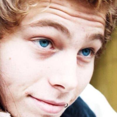 free follow from @5sos_slaayy ! i fb (: