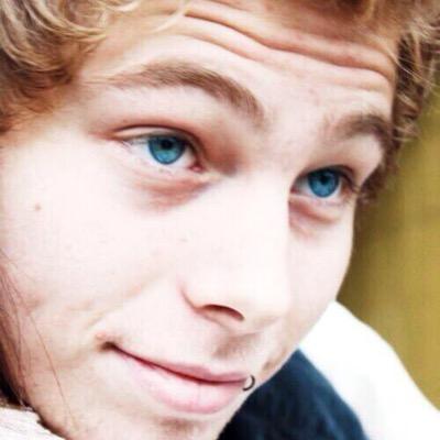 main: 5SOS_slaayy