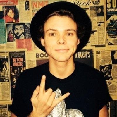 DM me reasons you love Ashton and/or what he's done for you, along with your name to be added to the jar #5SOSAtlantaStickyNoteProject