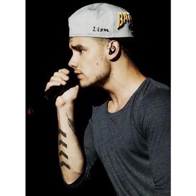 hey love, there's a free follow. can you please follow @locohxrry.