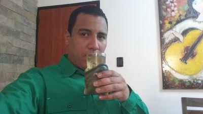 Contador Publico, Hijo, Hermano, Padre y Esposo, enamorado de la vida. Comenzando a verificar el mundo Android.