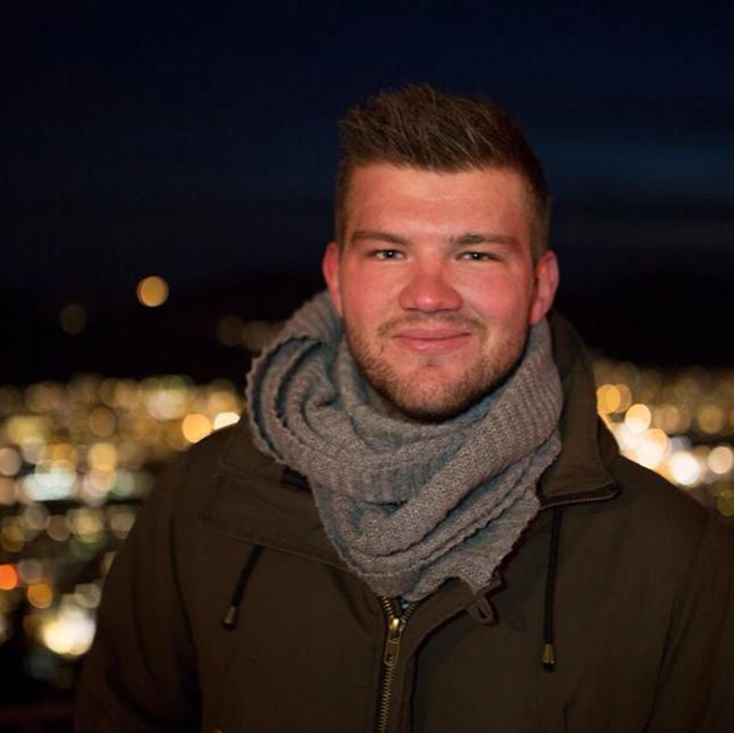 Masterstudent i samfunnsfagdidaktikk ved Høgskulen på Vestlandet. Tidligere leder av Studentparlamentet ved Høgskolen i Bergen. Twitrer om politikk og sport.