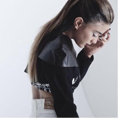 hi sunshine, follow @Iylasbiebers