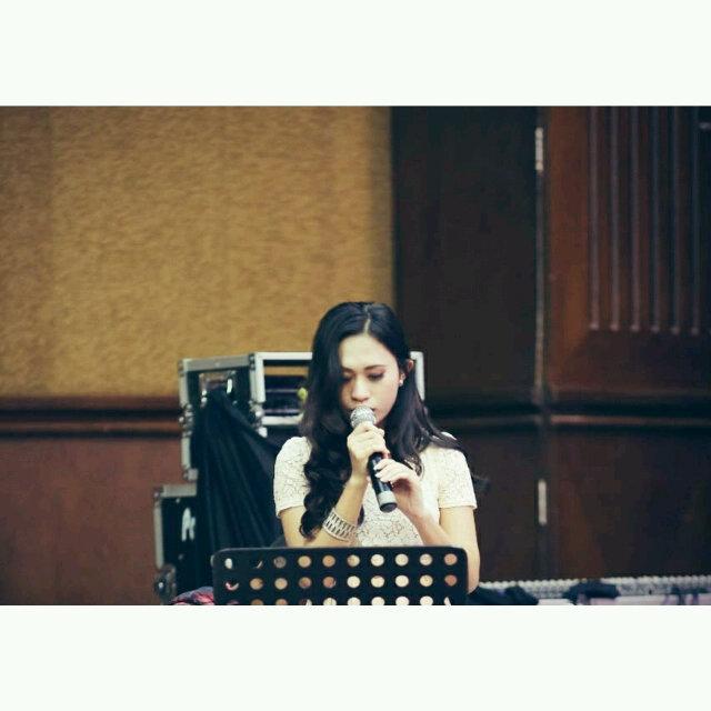 DesnaIndira's profile picture. 