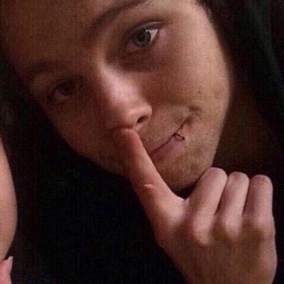 follow @shaina5SOS_ and rt the link in her bio for a dm to 3/4!