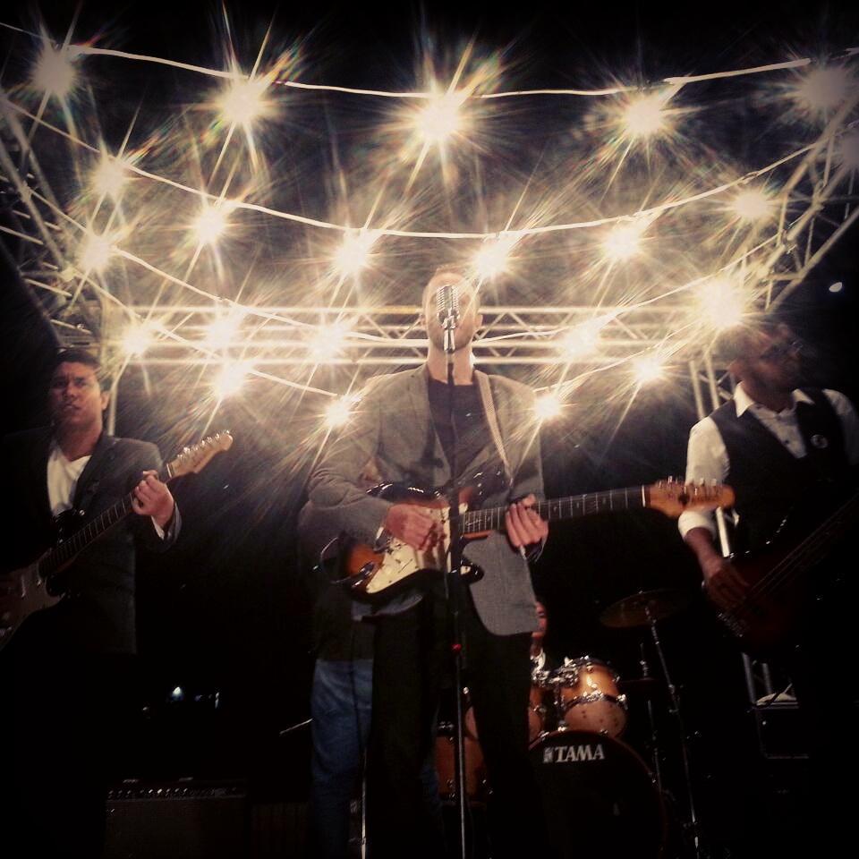 Post-Data  Banda Venezolana de Pop Rock. Juan Armando (Voz y Guitarra) Hector Medina (Guitarra) Juan Delgado (Bajo) y Pablo Betancourt (Batería) #UnMinuto