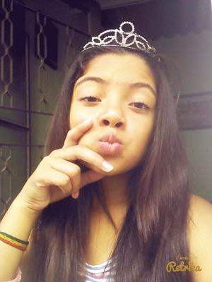 Sou baixa 
sou chata
sou tímida ☺