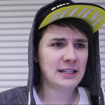 {she/they}
Phil mentioned me 3/21/15. 
Gerard Way favorited my tweet 3/31/15