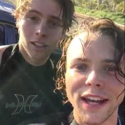 h2123s's profile picture. Go follow @eirenjh bc she just gave you this free follow! She sends your username to your fav and does gain tweets! She also gives out solo and group DM's