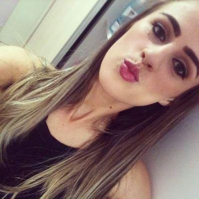É hora de recomeçar, e deixar todos os problemas pra lá, ficar forte, sorrir de verdade.