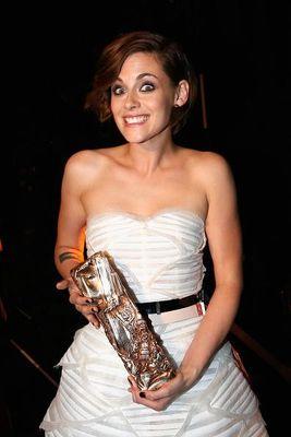 i'am twilighter FOREVER, i love #KristenStewart. cumplo el 17 de agosto de 1990,  soy una krisbian hasta que mi corazon deje de latir. EmiCullenStewart.