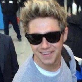 hi love please follow @tmhfreckIes and she'll follow back!