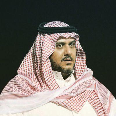 شاعر اكتب ما احس به احيان .. وأحيان اكتب ما تحس به انت !