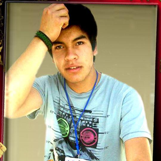 soy un chico muuy henamorado, alegre , divertido y me encanta haser muchos amigos