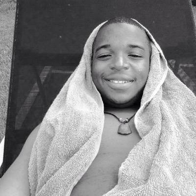 LevyLombo's profile picture. L'intelligence c'est comme les parachutes quand tu en as pas tu t'écrases