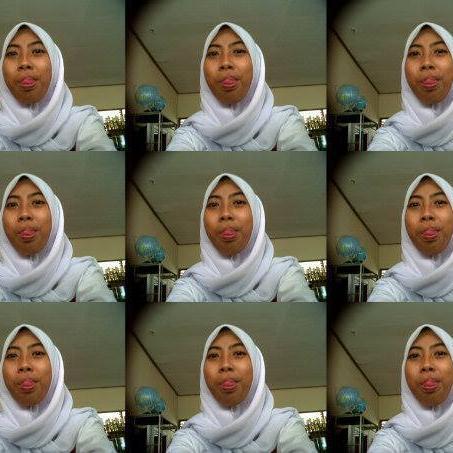 IndriNadaEly1's profile picture. 