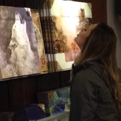 EmJayyy10's profile picture. Either be groovy or leave, man.