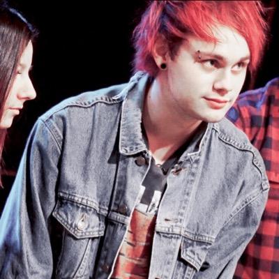 follow @wamwexia and tweet her for a follow back TURN HER NOTIFS ON FOR DAILY DMS TO 5/4!!