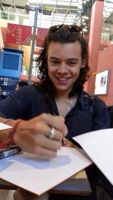 this is a free follow so please
follow @preciiousstyles