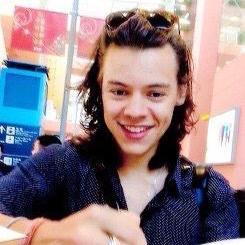 divingstyIes's profile picture. i just wanted to know their names idk