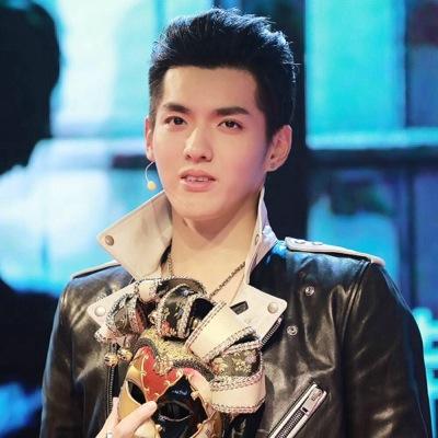สวัสดีครับผมบอทอู๋อี้ฟานนะครับ ฟอลโล่วมาคุยกันได้นะครับ ไม่กัด อิอิ~ // ที่รักของผม @Ohsehunnaa94_ ❤️