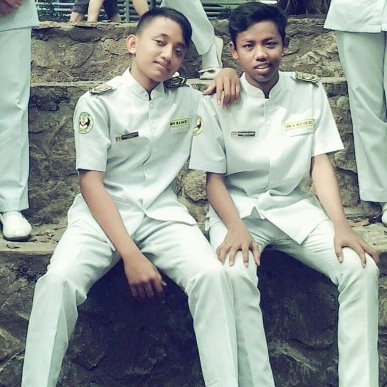Februari.24th 1999|me. student of SDN.angkasa Vl | smp penida katapang bandung . sekolah perawat kesehatan MADANI .