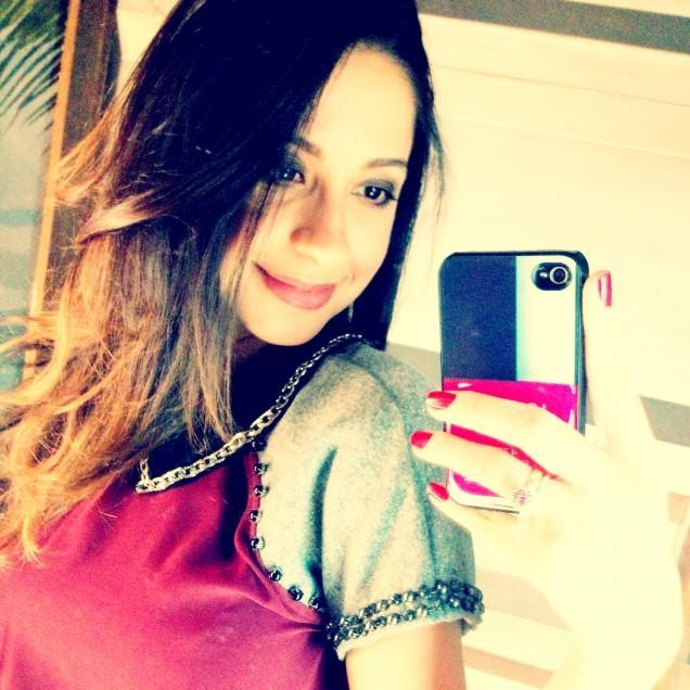 olhinho bem fechado, sorriso assim de lado