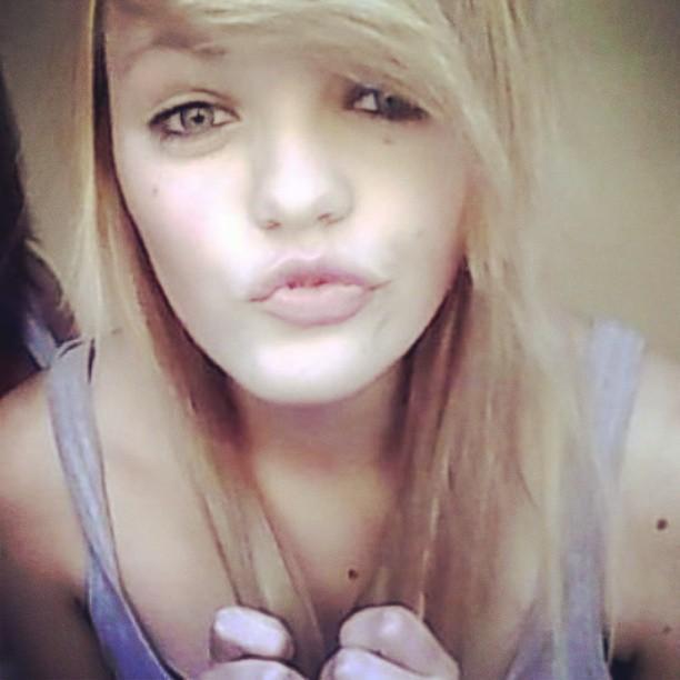 17:) single :) love music and can play many instrument :) i want to meet new people :)
