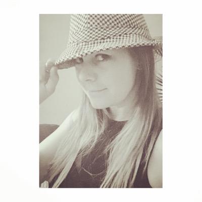 alinaredefined's profile picture. A romanian state of mind