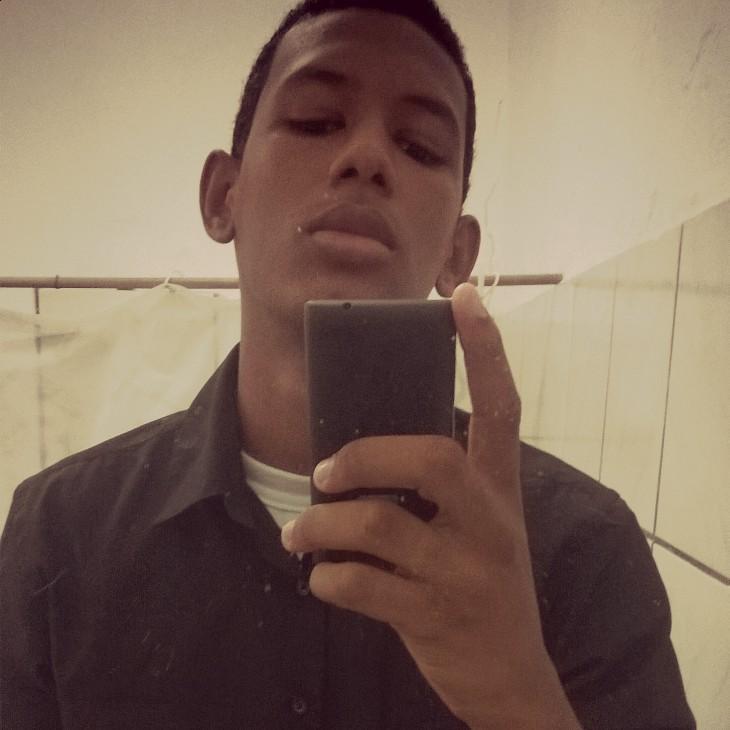 Posso ter cαrαcterísticαs iguαis α mil pessoαs .
Porém tenho personαlidαdes diferentes.Melhores ? Piores ? Isso você decide!