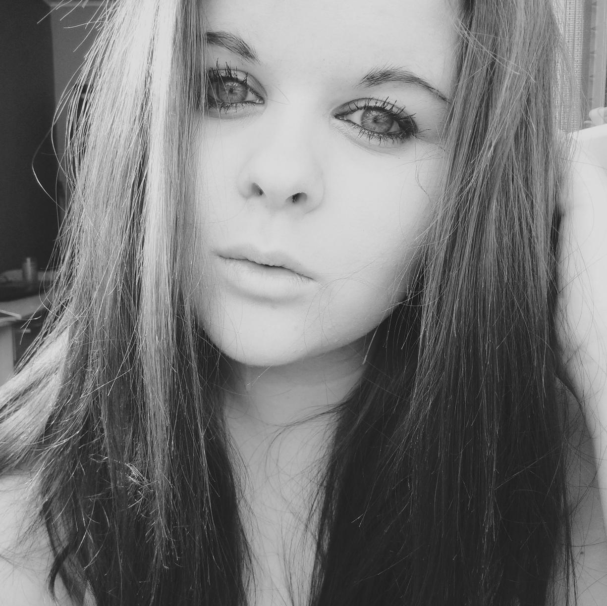 Hi! I'm big directioner from Czech Republic!♥ Follow me and follow you back.xx Liam,Zayn,Niall,Harry and Loui my love!.xx