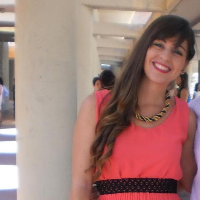 Graduada en Traducción e Interpretación FR/EN/ES. Profesora de idiomas. Ex-habitante parisina. Amante de la música y los viajes.