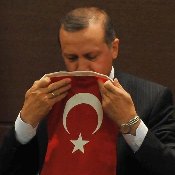 Uzun zaman oldu..Muabbetler Daim Olsun,/Dostluklar Kaim olsun/Bir kahvenin kırkyıl hatırı/Diyen Dostlara selam olsun,