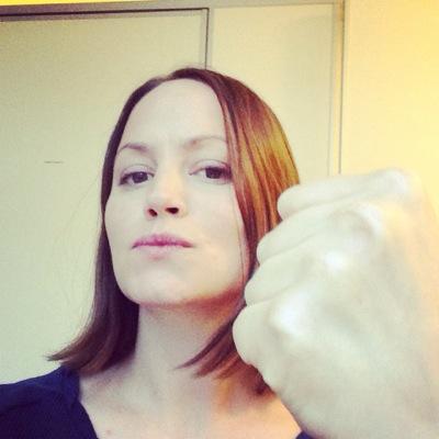 Anna__Lian's profile picture. Manusforfatter og halvparten av kulturpodcasten Anna & Azra bretter opp ermene.