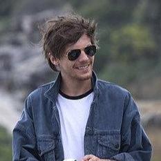 Hiii I just gave you a free follow, so go follow @trxpicanalouis. She follows back just ask!