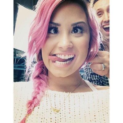Novo FC para Demi. Mais uma lovatic surtando ¬¬