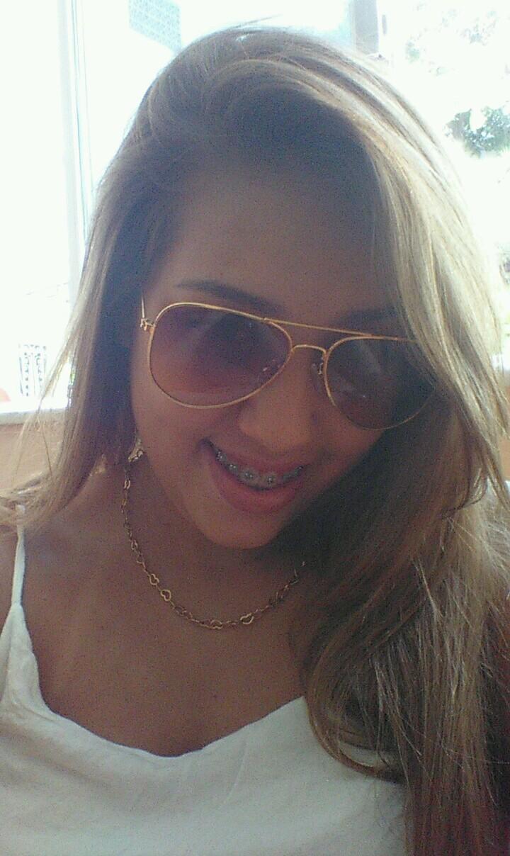 Tricolor, 17 anos, pisciana, feliz!