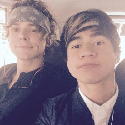 please retweet this link/// free follow cause i like you lots;