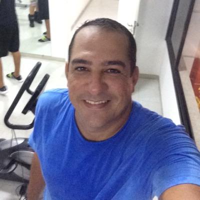 Apenas um rapaz latino-americano sem dinheiro no banco. Preocupado com o futuro da minha filha vivendo nesse Brasil atual.