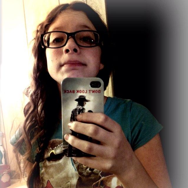@governor_girl is bae. emily kinney, steven yeun, alanna masterson, brighton sharbino, kyla kenedy, and christian serratos. brighton noticed 7/18/14