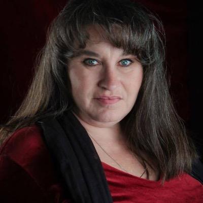 Mee_ow :) is a growing, evolving carbon based critter, kinky, closet artist, a working graphic designer for 20 yrs. Now its time to go back to school!