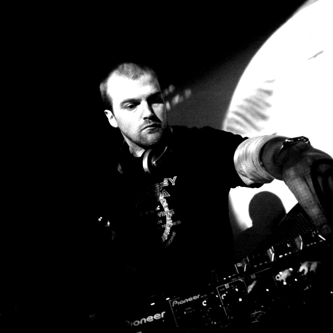 Belfast based producer of leftfield dancefloor electronics littlelordpolar@gmail.com