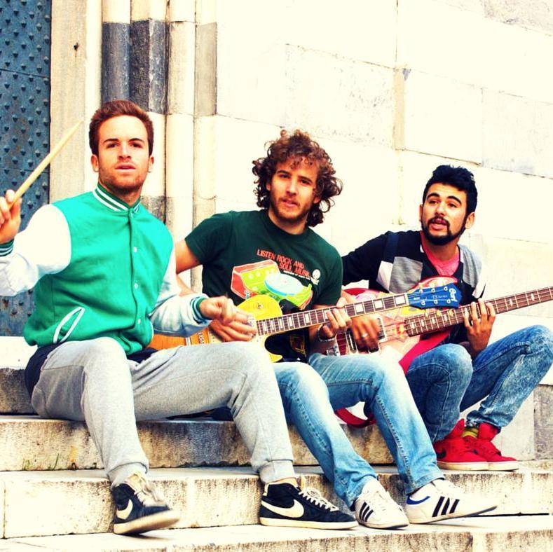 NewTella: Max Hernandez - bass, vocals. Pietro Binda - guitar, vocals. Davide Bergaglio - drums, vocals.