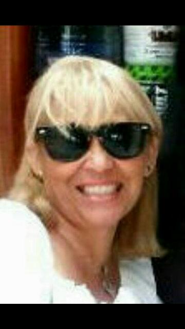 Mamá de Ale,amo mi país con toda el alma!no soy fanática de nada y amo a los animales como a mi misma.Tomo de todo un poco...aun sueño!