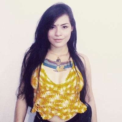 Minha beleza não é efêmera
Como o que eu vejo
Em bancas por aí
Minha natureza
É mais que estampa
É um belo samba
Que ainda está por vir...