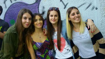 Musica para mis oidos-Amigas-Fans-Gomosas- Karu.Flor.Ninu.
En ----- @juntosxle