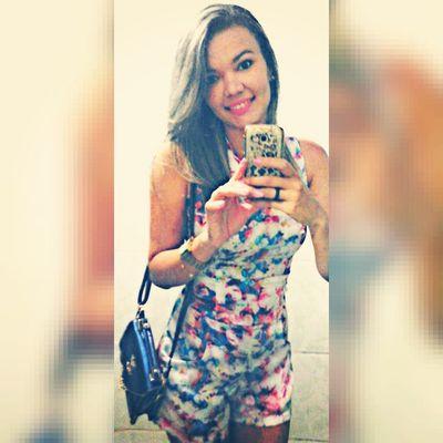 Muitas pessoas sabem quem sou eu, mas poucas me conhecem.  As muralhas que eu puder eu mesma derrubo. Aquelas que eu não puder, Deus põe no chão pra mim...