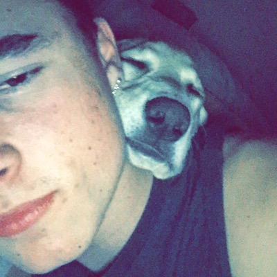 You should go follow @lawleyxgreen cause she just gave you a free follow