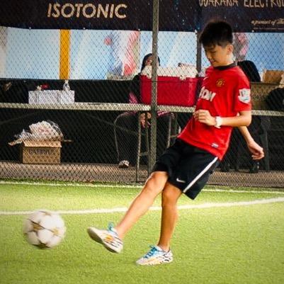 Hello! ✌ 

⋅ Marist
⋅ 15
⋅ Blows candles every 21/10
⋅ Football ⚽ = Life