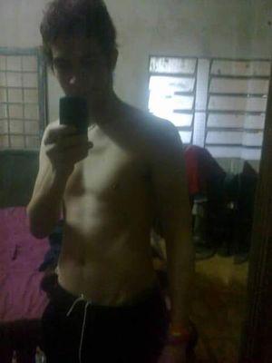 Amo vivir bien y compartir con amigos soy divertido adaptado y odio la injusticia adoro bailar salir con amigos no me gustan los aburridos